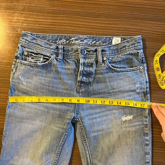We the Free low rise distressed light wash jeans - Size 26 - Picture 4 of 10